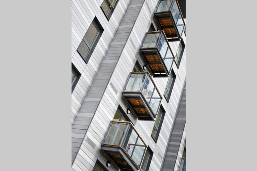 Modern Apartment At Slough Station, London In 18 Mins! ภายนอก รูปภาพ